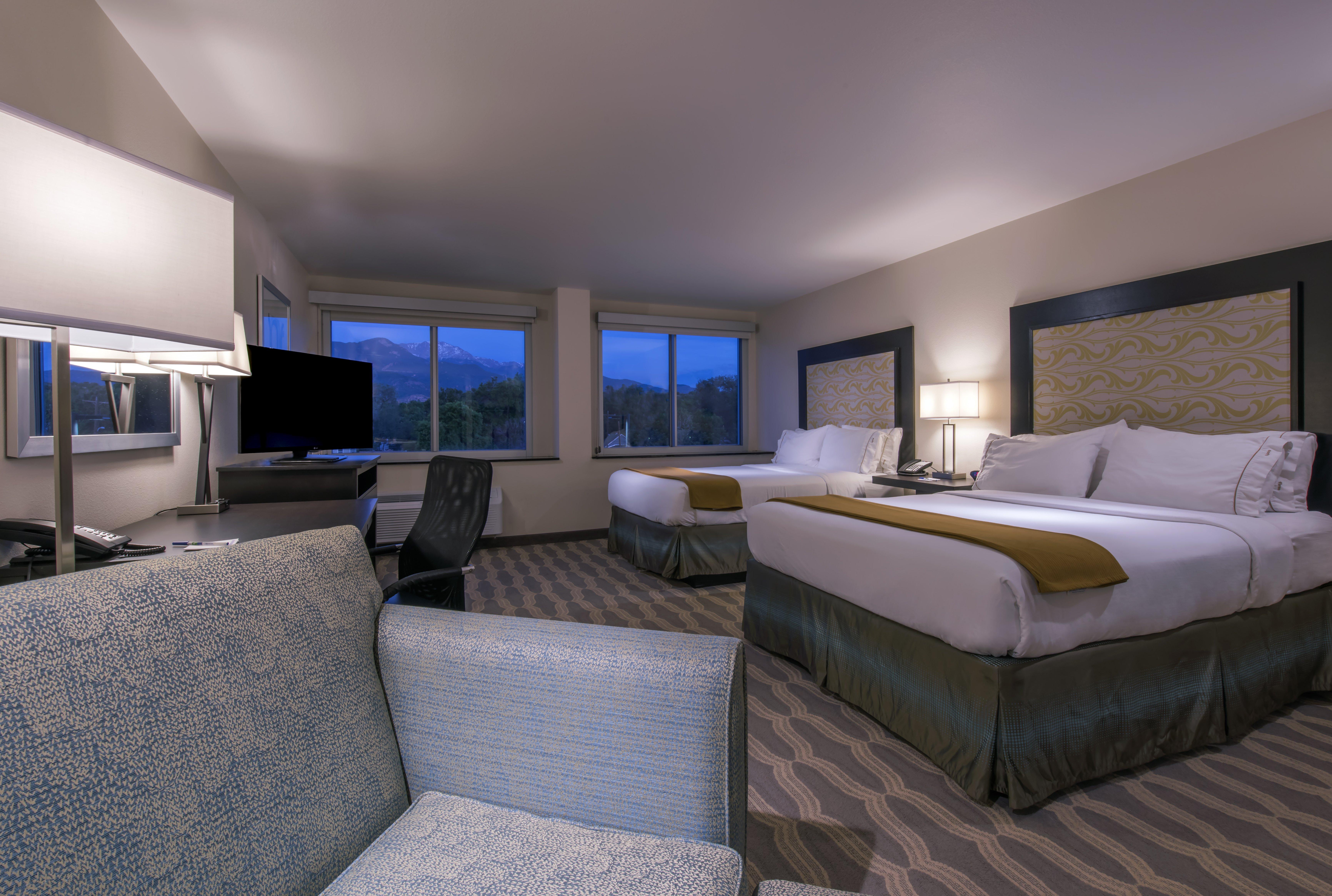 Holiday Inn Express & Suites Colorado Springs Central By Ihg Buitenkant foto
