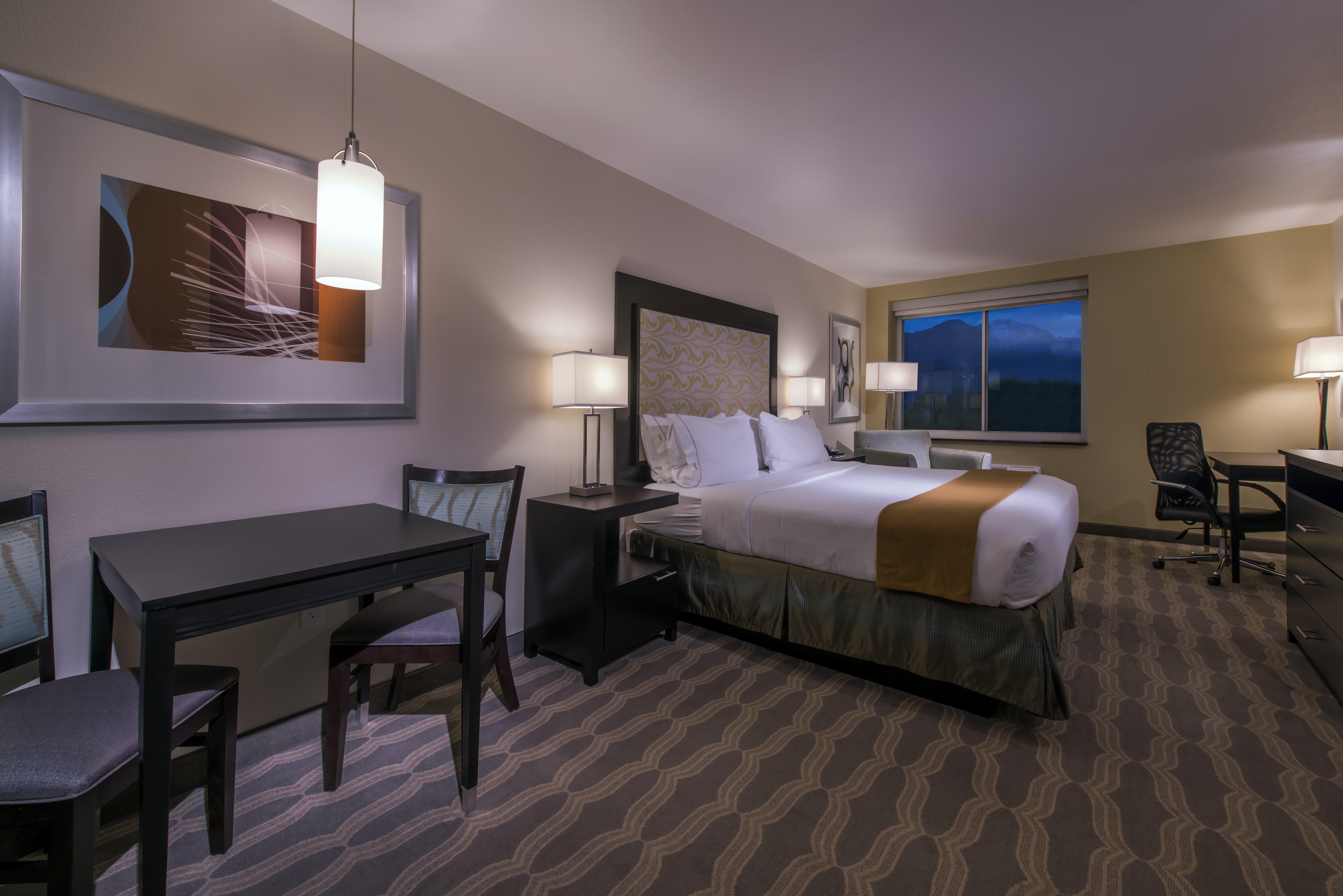 Holiday Inn Express & Suites Colorado Springs Central By Ihg Buitenkant foto
