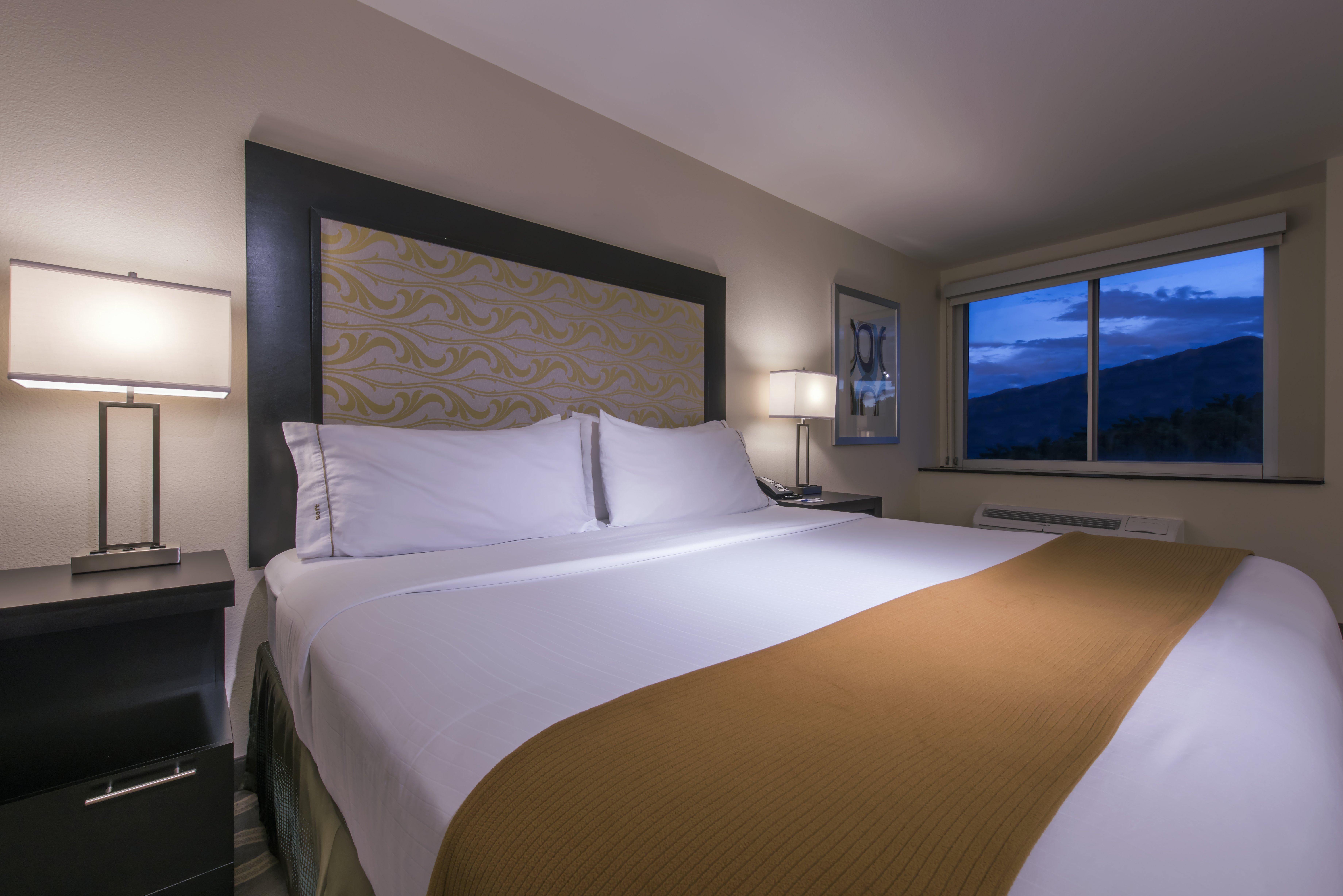 Holiday Inn Express & Suites Colorado Springs Central By Ihg Buitenkant foto