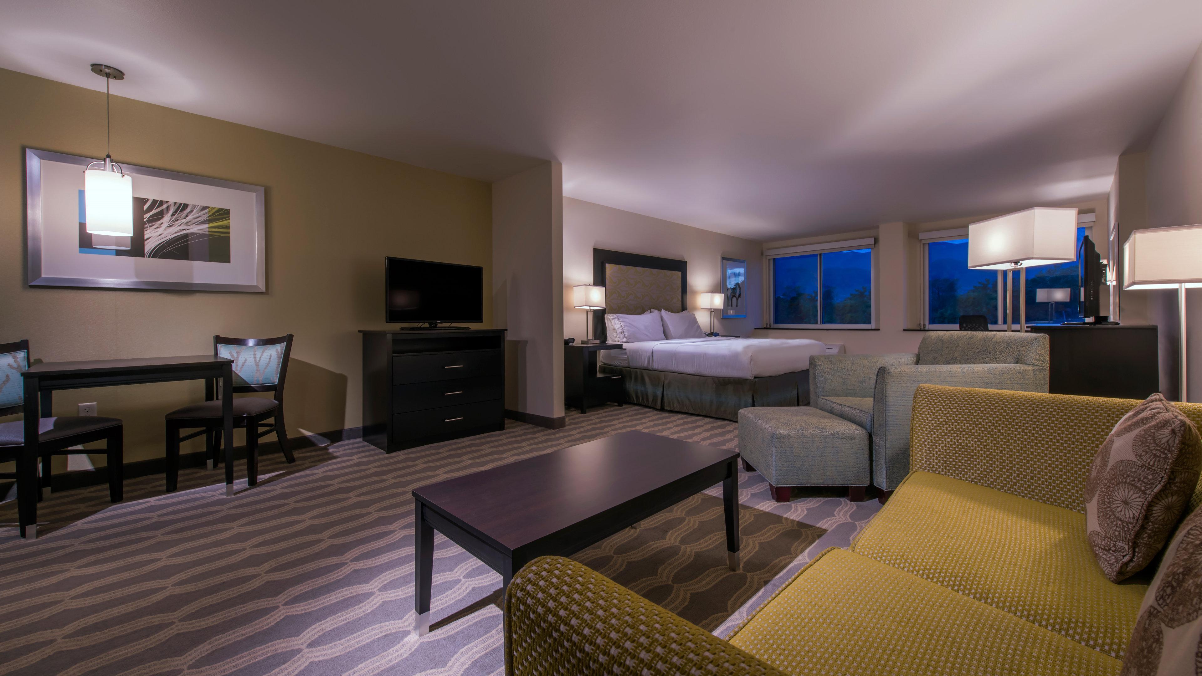 Holiday Inn Express & Suites Colorado Springs Central By Ihg Buitenkant foto