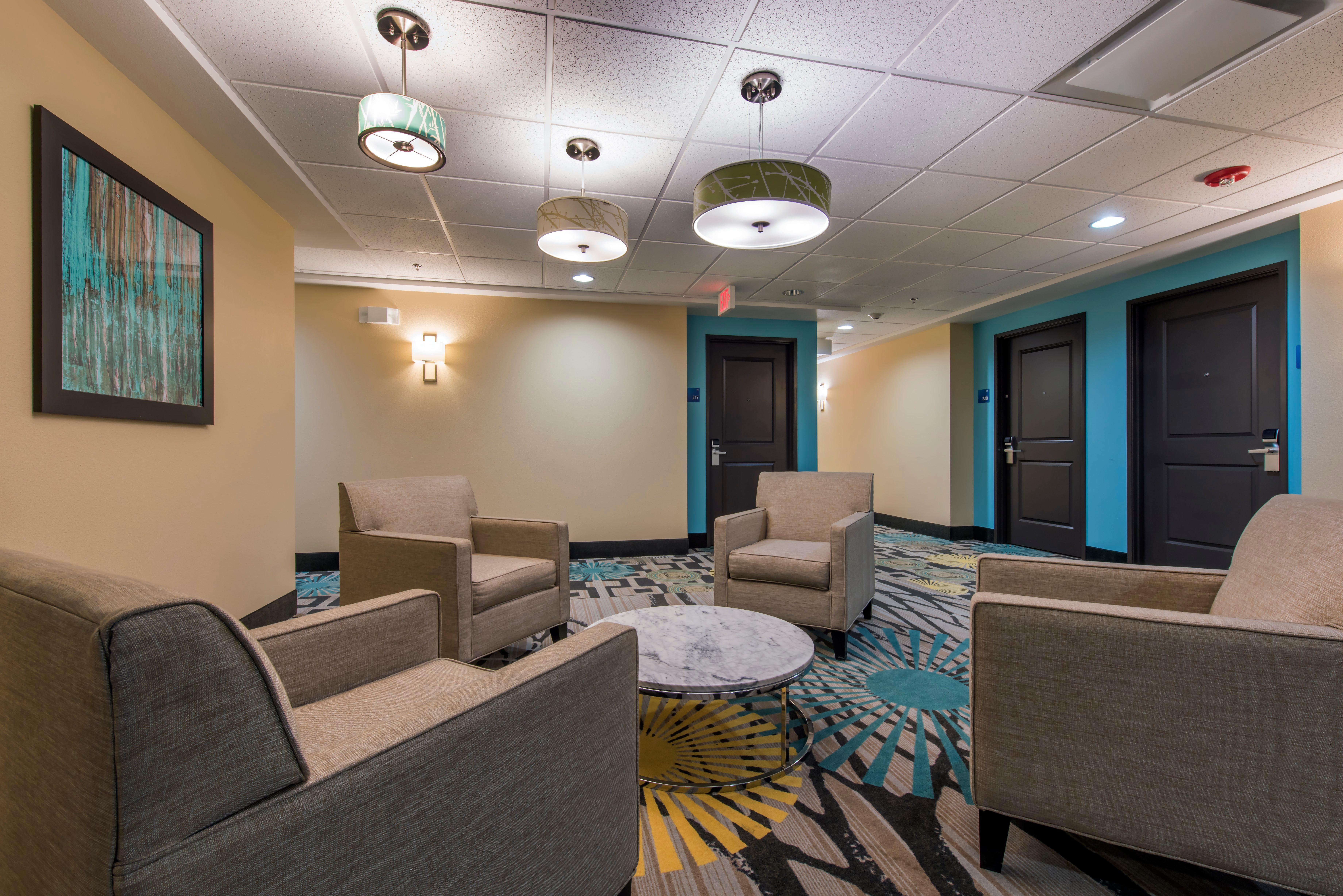 Holiday Inn Express & Suites Colorado Springs Central By Ihg Buitenkant foto