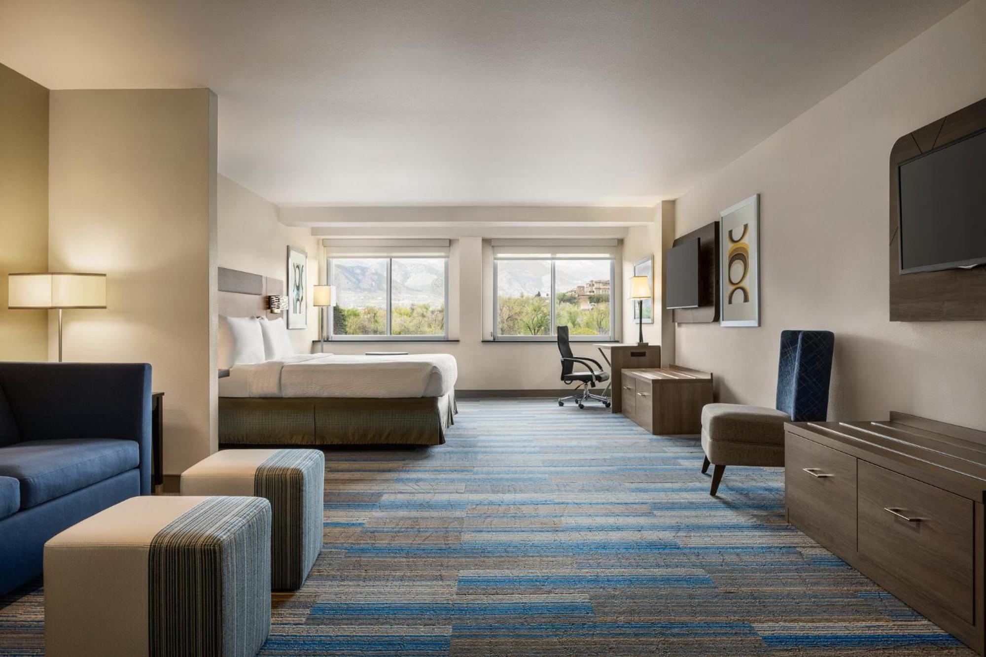 Holiday Inn Express & Suites Colorado Springs Central By Ihg Buitenkant foto