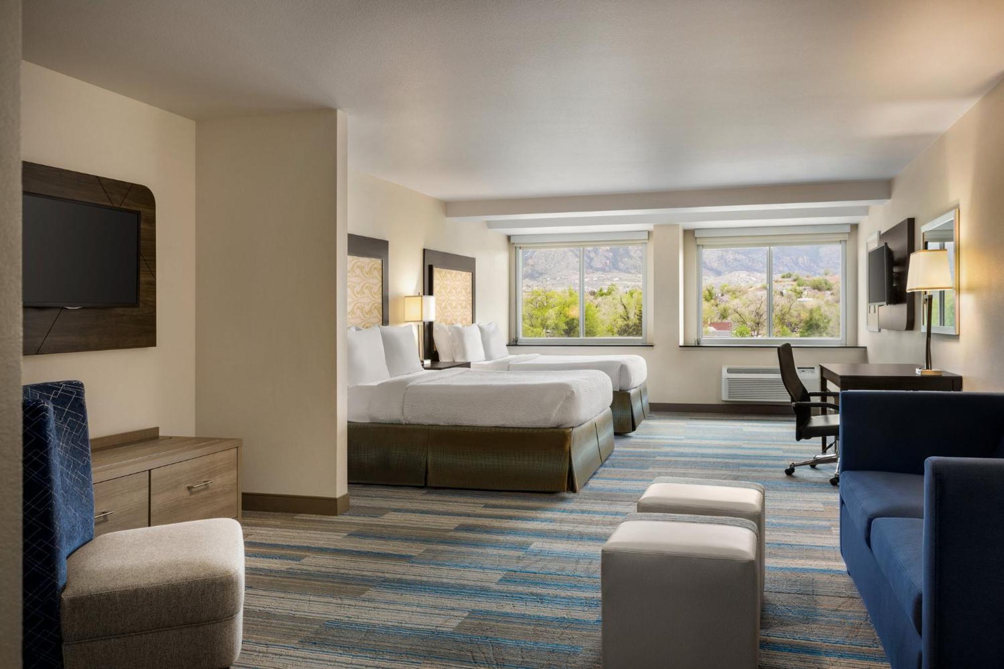 Holiday Inn Express & Suites Colorado Springs Central By Ihg Buitenkant foto