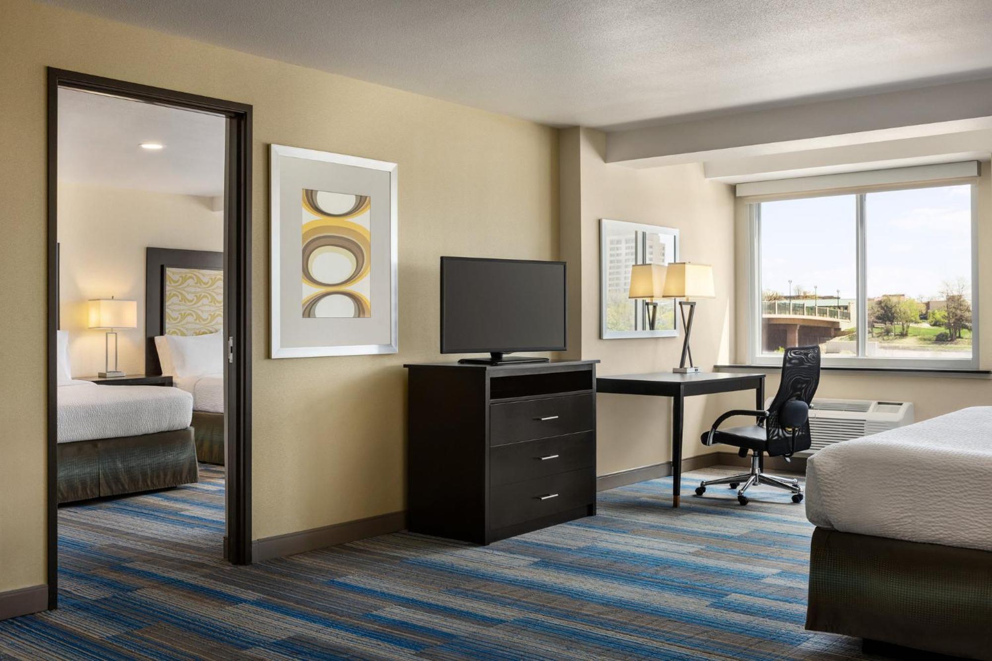 Holiday Inn Express & Suites Colorado Springs Central By Ihg Buitenkant foto