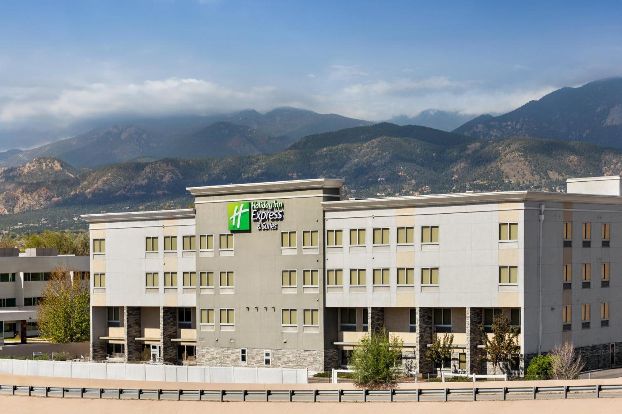 Holiday Inn Express & Suites Colorado Springs Central By Ihg Buitenkant foto