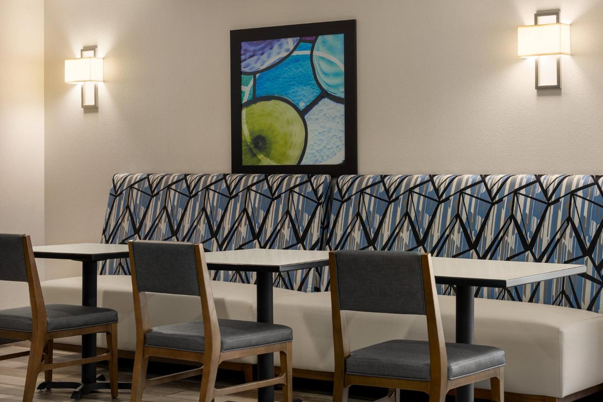 Holiday Inn Express & Suites Colorado Springs Central By Ihg Buitenkant foto