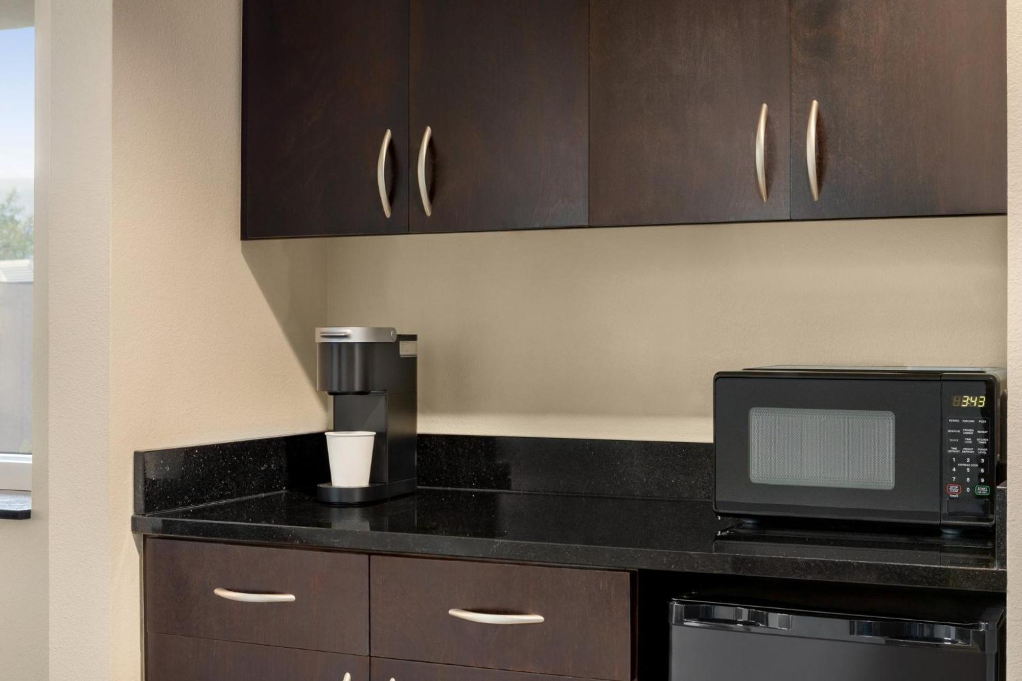 Holiday Inn Express & Suites Colorado Springs Central By Ihg Buitenkant foto